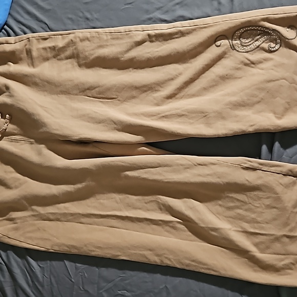 Requirements capri pants wide legs size medium and tan in color - Picture 5 of 5